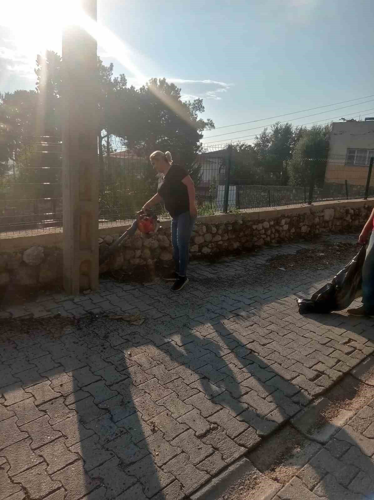 "Temiz Kozan” ile mahalleler ve sokaklar temizleniyor