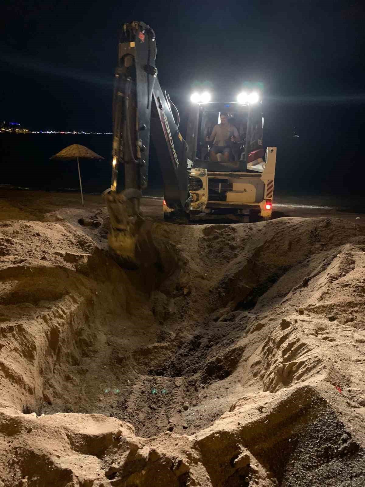 Marmaris’te belediye ekiplerinin yağmur mesaisi