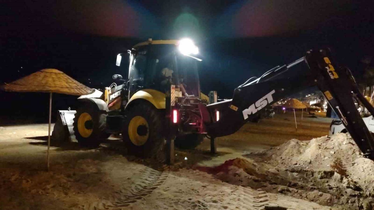 Marmaris’te belediye ekiplerinin yağmur mesaisi