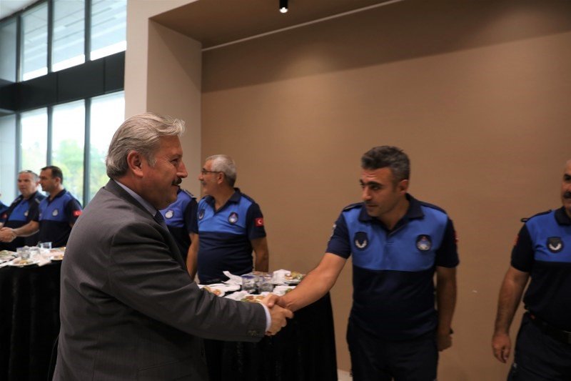 Başkan Palancıoğlu, zabıtalarla bir araya gelerek haftalarını kutladı