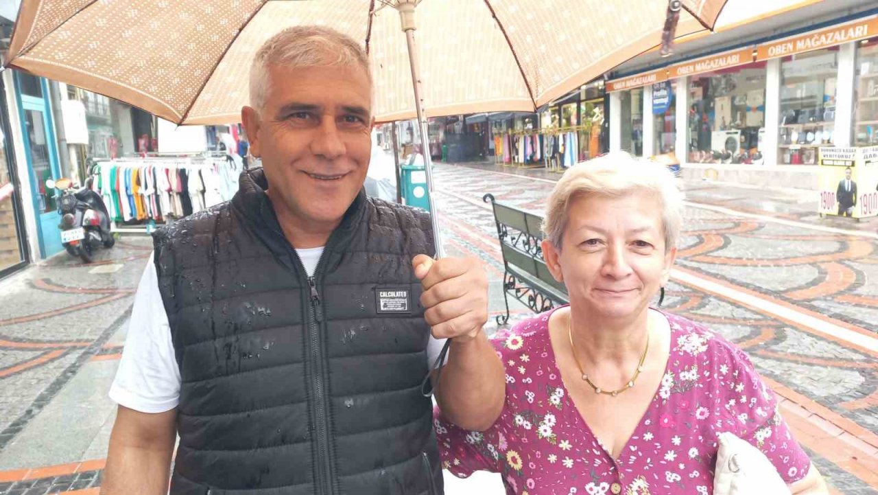 Edirne’de sıcak hava yerini yağmura bıraktı