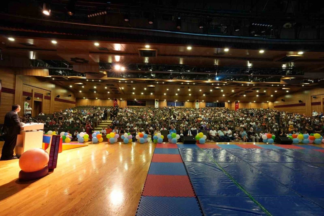 Minik sporcular, ilk madalyalarını aldılar