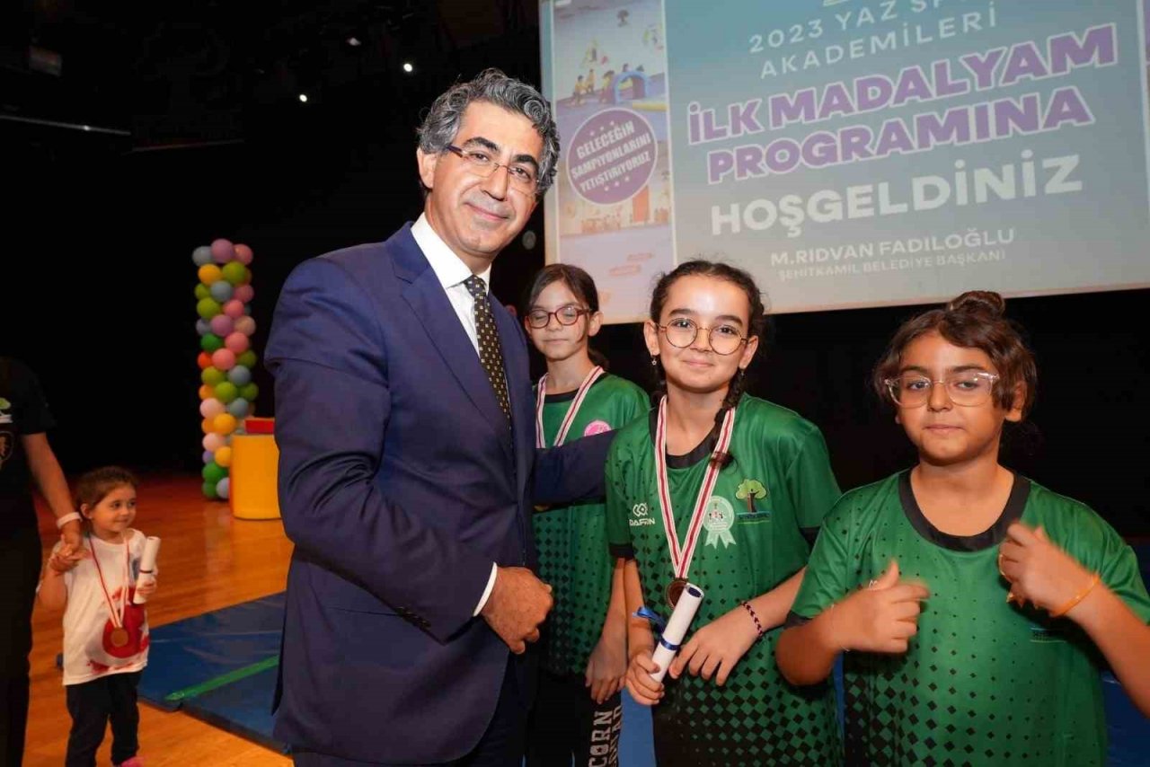 Minik sporcular, ilk madalyalarını aldılar