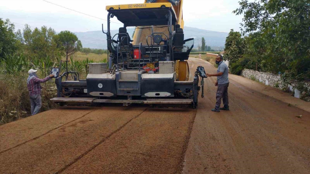 Kırsal mahallelerde yol çalışmaları devam ediyor