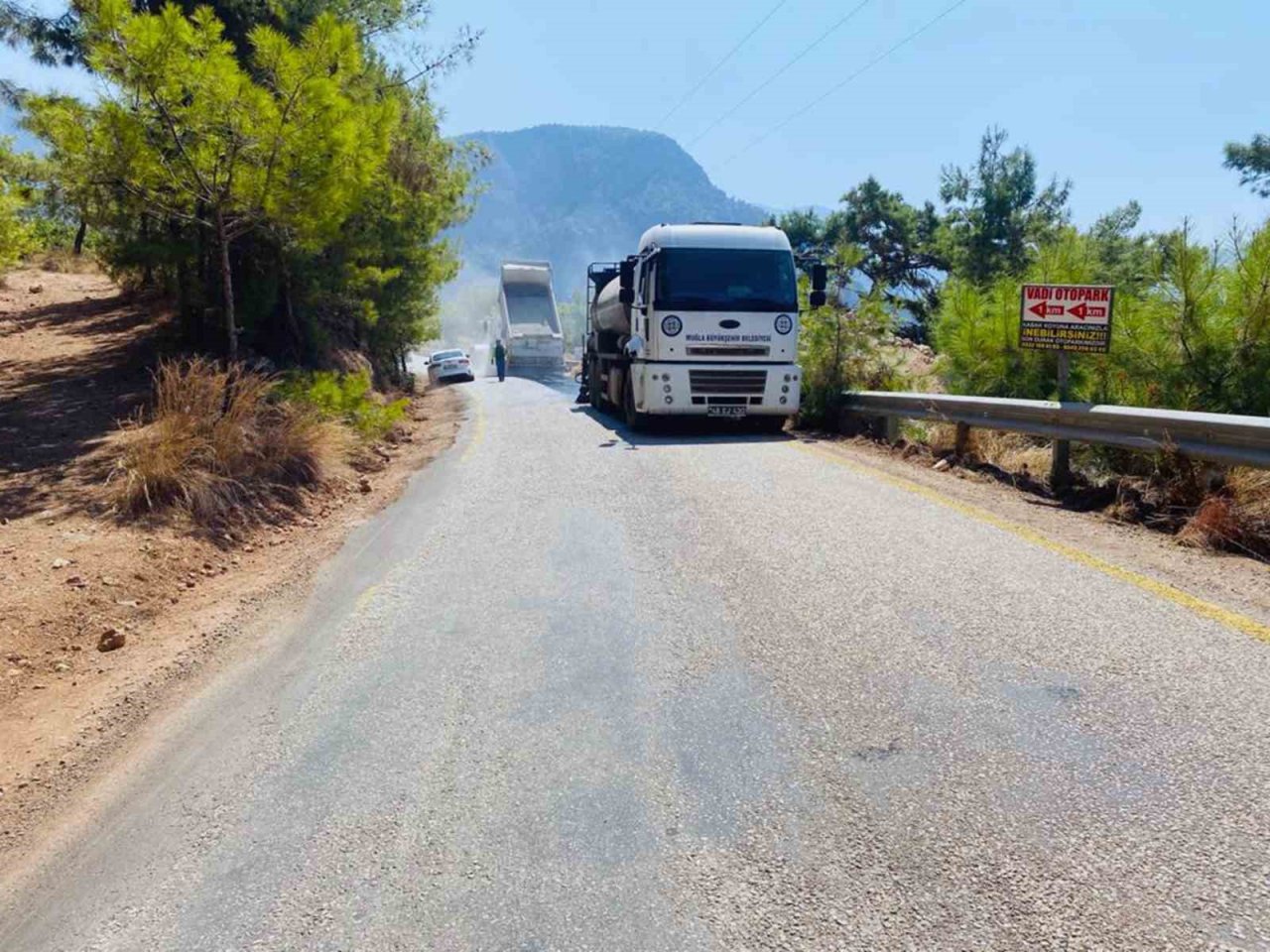 Kırsal mahallelerde yol çalışmaları devam ediyor