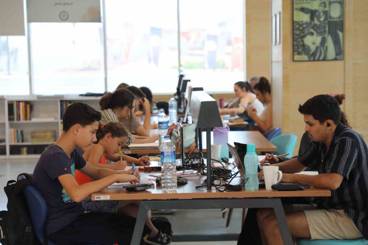 Büyükşehir Kütüphanelerine vatandaşlardan yoğun ilgi