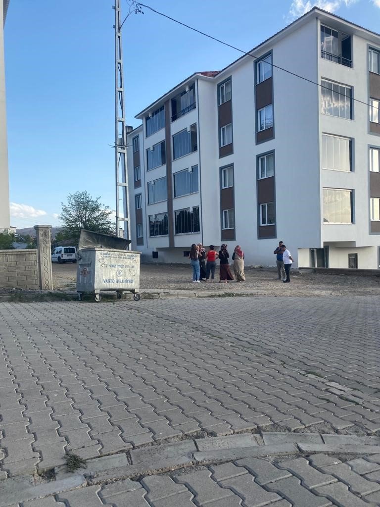 4’üncü kattan düşen çocuk hayatını kaybetti