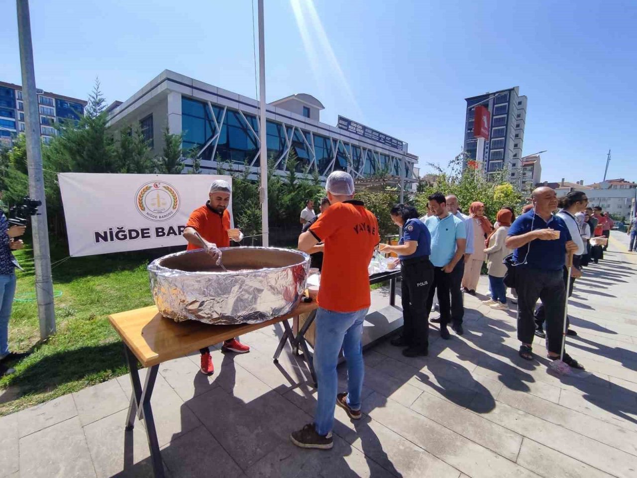 Niğde Barosu’ndan aşure ikramı