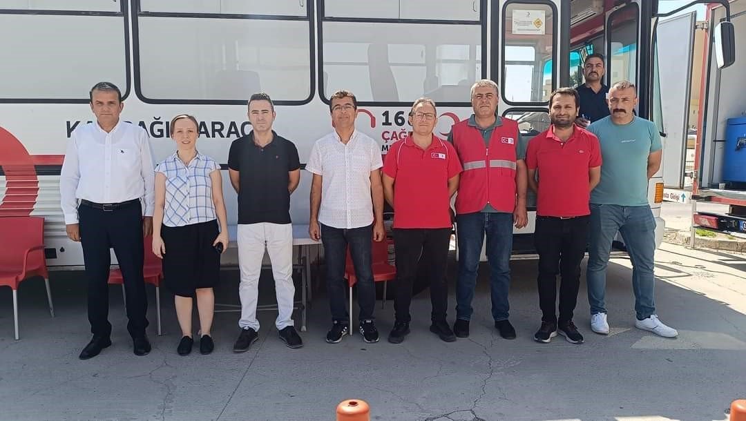 Hastane çalışanlarından kan bağışı