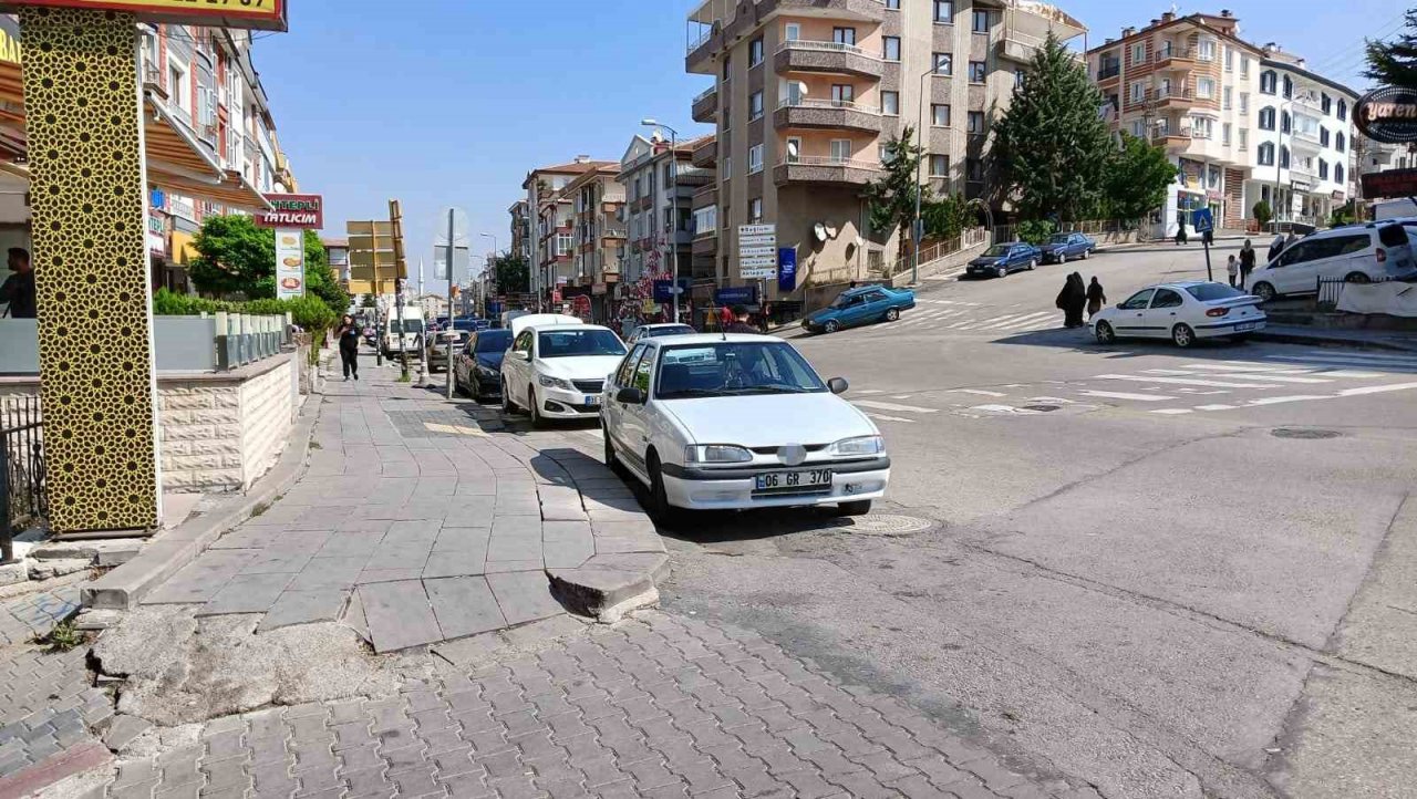 Anahtarı üzerindeki otomobili saniyeler içerisinde çalıp kayıplara karıştı