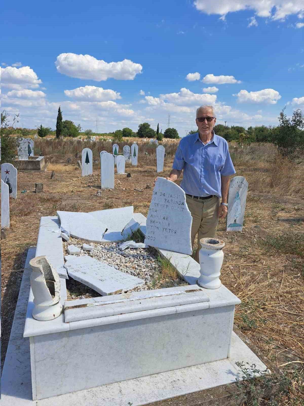 Batı Trakya’daki Müslümanların mezar taşlarını kırdılar