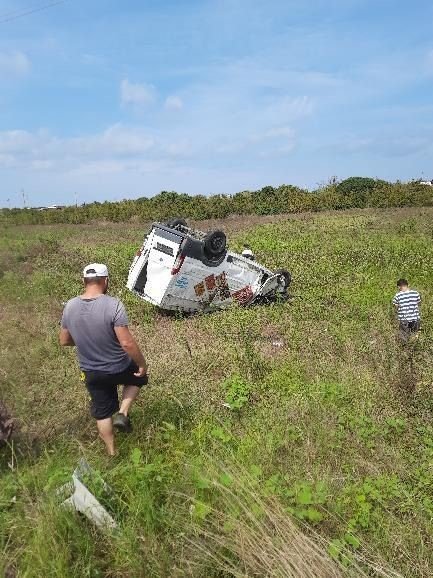 Kontrolden çıkan hafif ticari araç takla attı: 1 yaralı