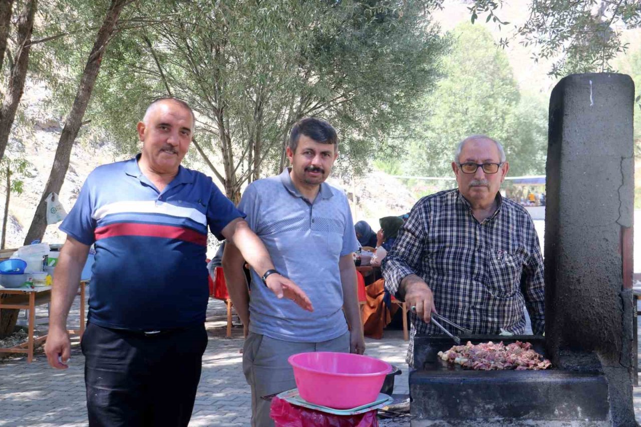 Muhtarın doğa sevgisi bozkırı vahaya dönüştürdü