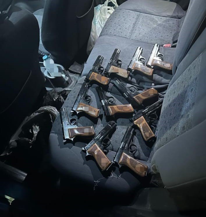 Trabzon’da araç içinde 11 ruhsatsız tabanca ele geçirildi