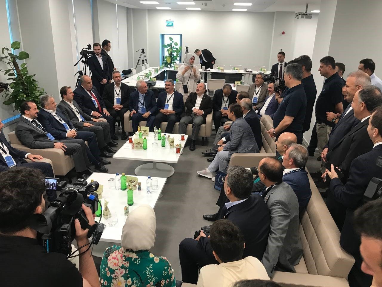 Togg Fabrikası’nda bir ilk...CHP’li vekillerden Togg’a övgü