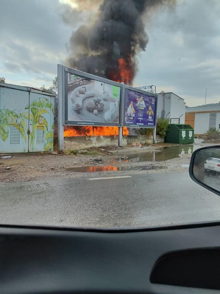 Yağış anında 10 farklı yangın çıktı