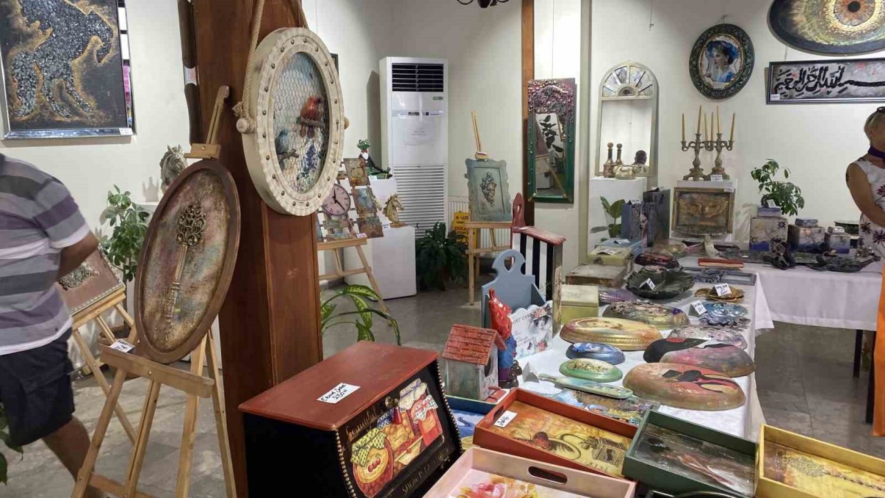 Ev hanımı geri dönüşümden ürünleri sergiye dönüştürdü