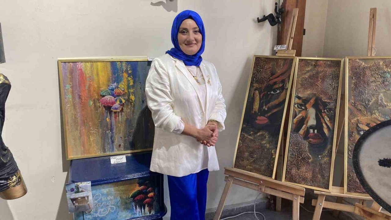 Ev hanımı geri dönüşümden ürünleri sergiye dönüştürdü