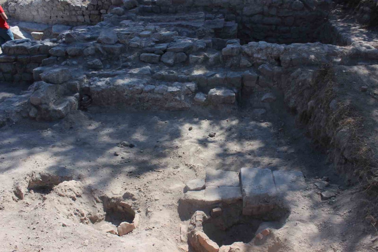 8 asırlık Keykubadiye Sarayı’ndaki hamam gün yüzüne çıktı