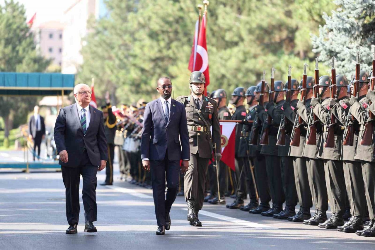 Mozambik Savunma Bakanı Chume Ankara’da