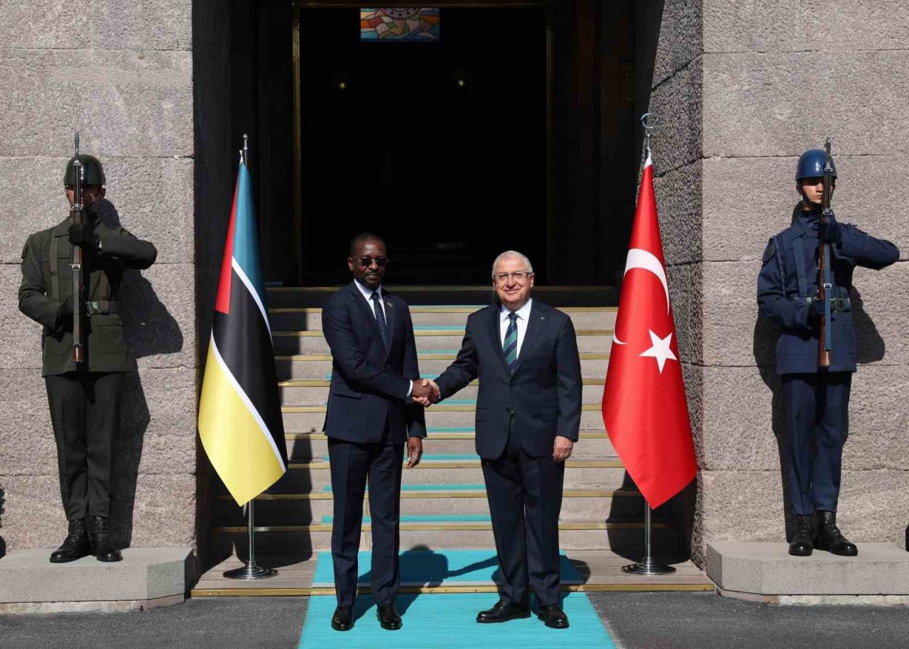 Mozambik Savunma Bakanı Chume Ankara’da