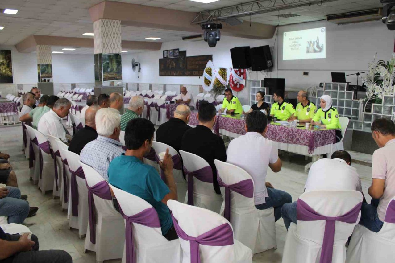 Aydın’da servis şoförleri ve rehber personellere trafik eğitimi