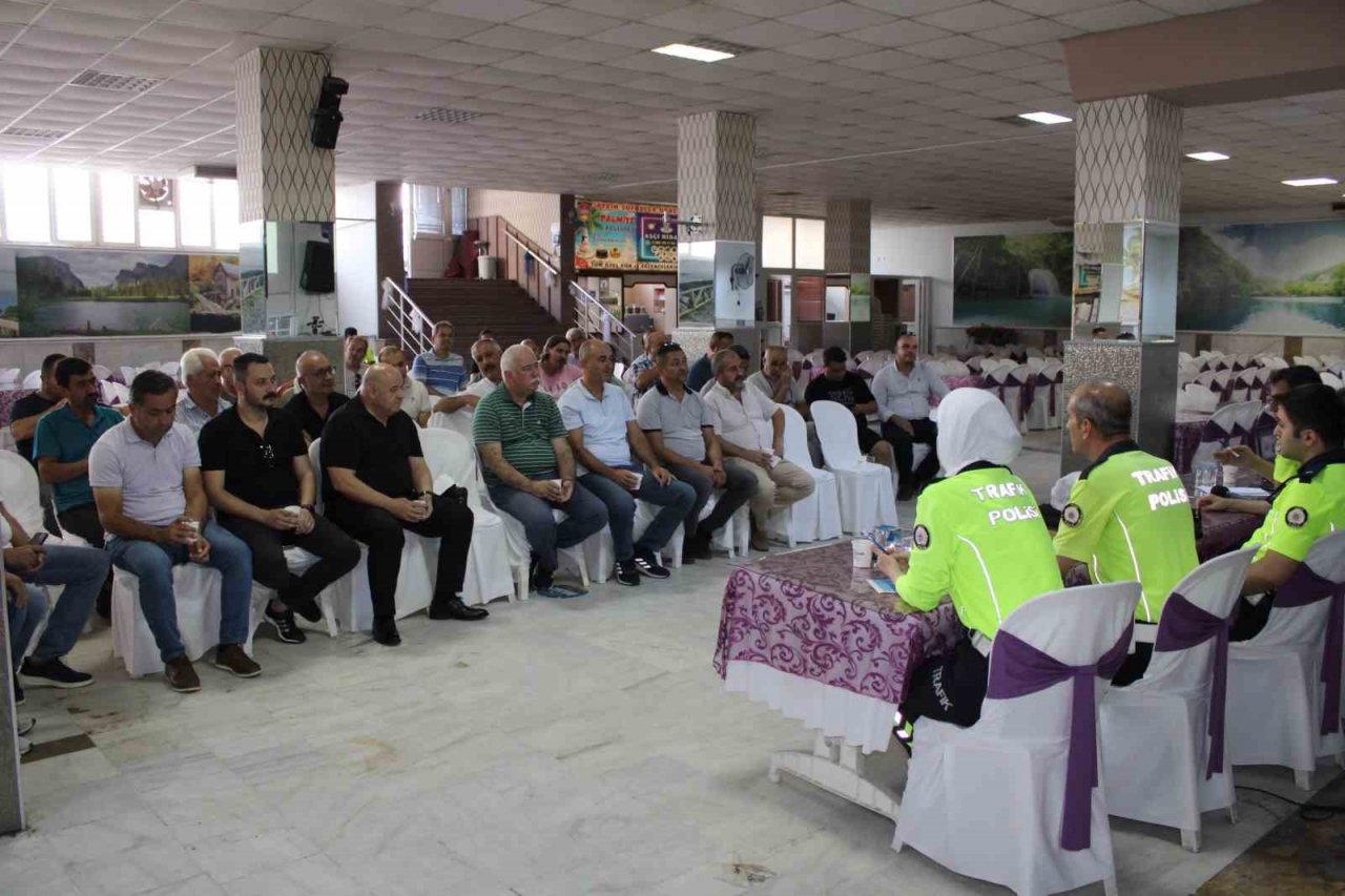 Aydın’da servis şoförleri ve rehber personellere trafik eğitimi