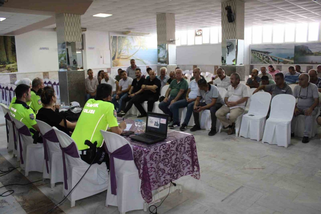 Aydın’da servis şoförleri ve rehber personellere trafik eğitimi