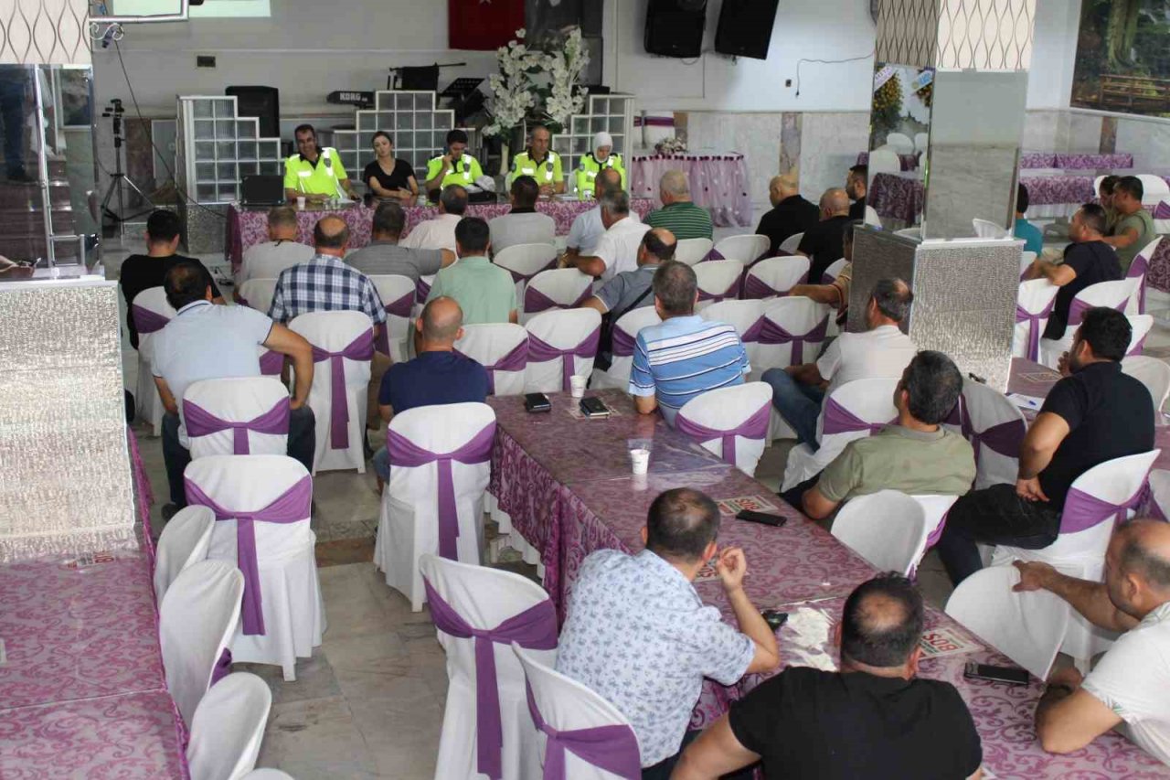 Aydın’da servis şoförleri ve rehber personellere trafik eğitimi