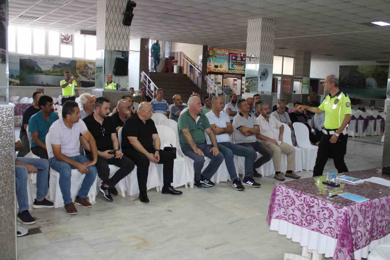 Aydın’da servis şoförleri ve rehber personellere trafik eğitimi