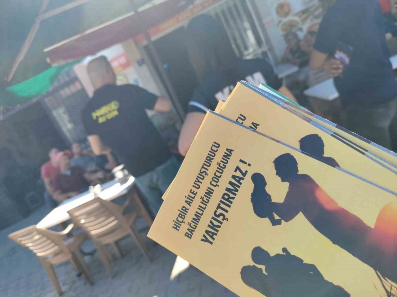 Narkotik ekipleri bilgilendirme çalışmalarını sürdürüyor