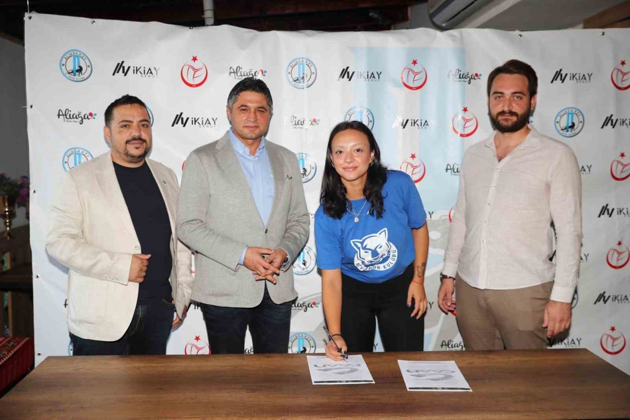 Başkan Acar, Aliağa’nın profesyonel kadın voleybolcularıyla bir araya geldi