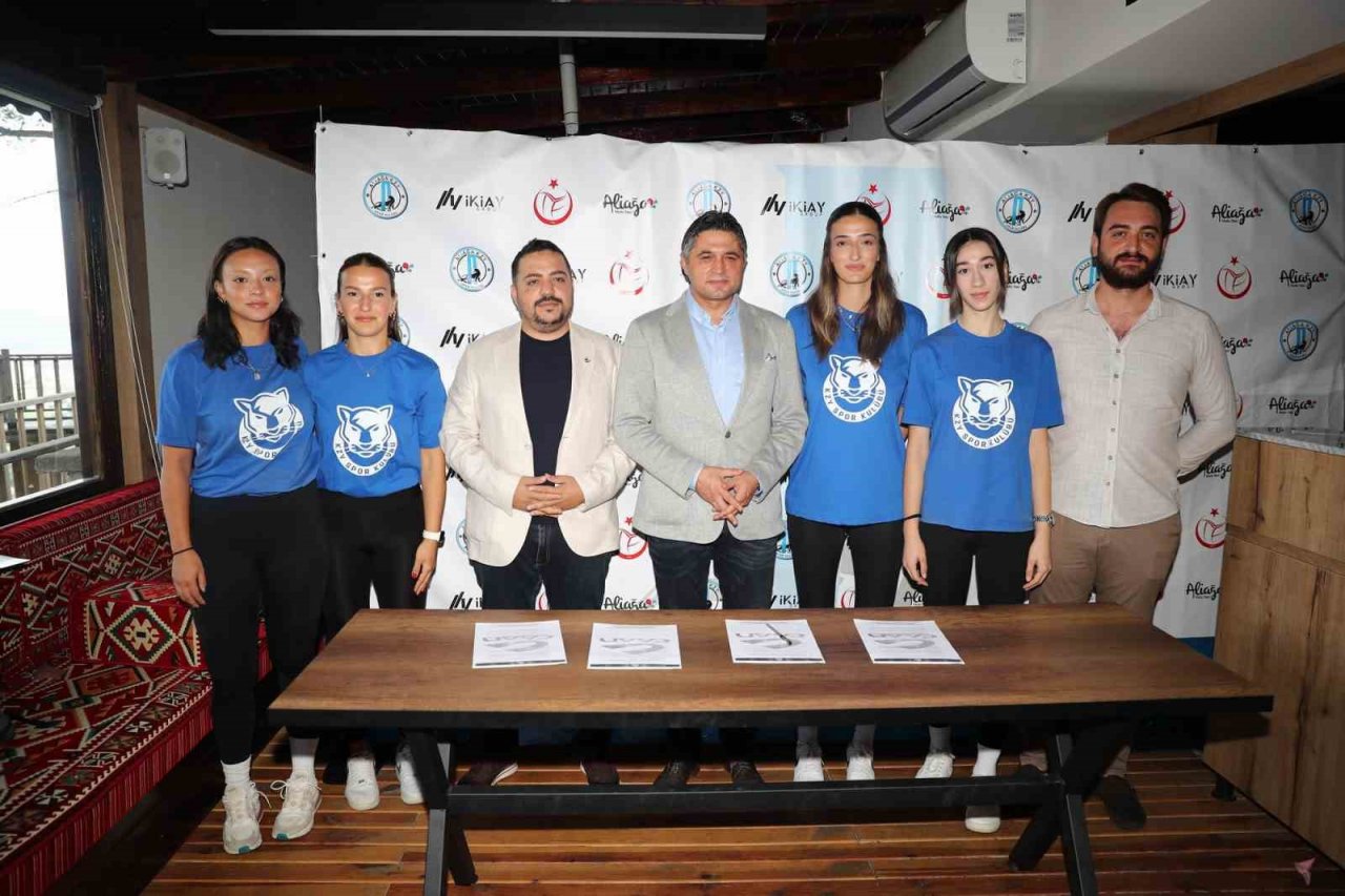 Başkan Acar, Aliağa’nın profesyonel kadın voleybolcularıyla bir araya geldi