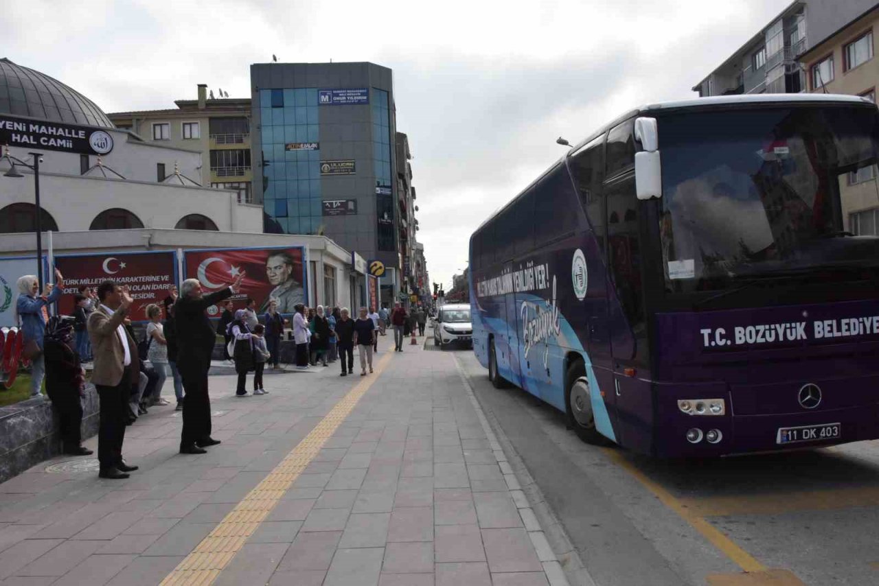 Başkan Bakkalcıoğlu öğrencileri kampa uğurladı