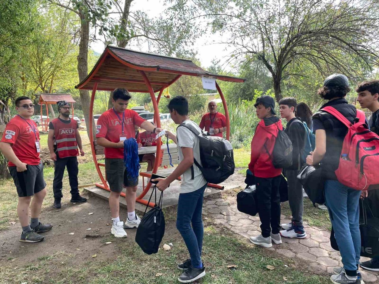Başkan Bakkalcıoğlu öğrencileri kampa uğurladı