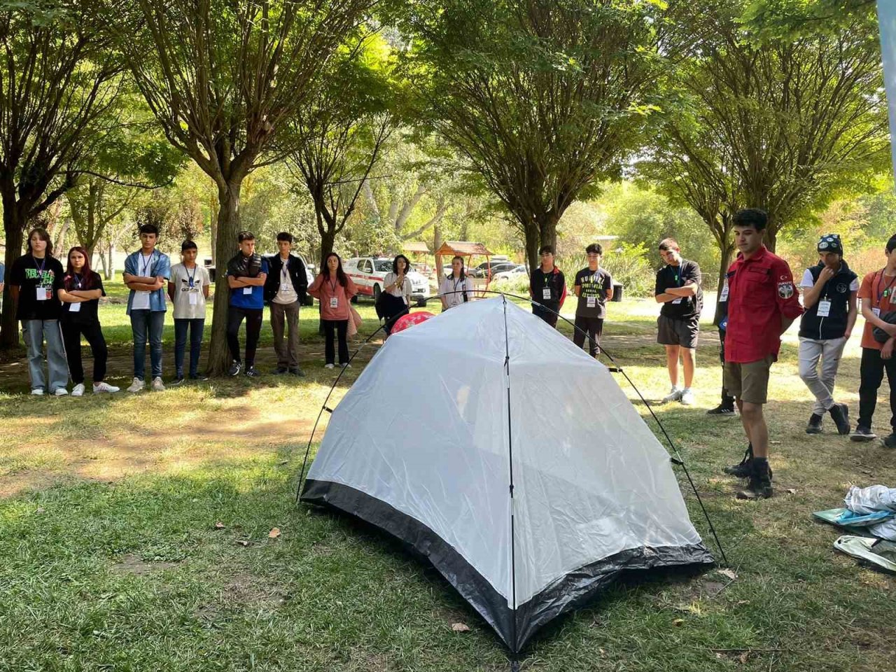 Başkan Bakkalcıoğlu öğrencileri kampa uğurladı