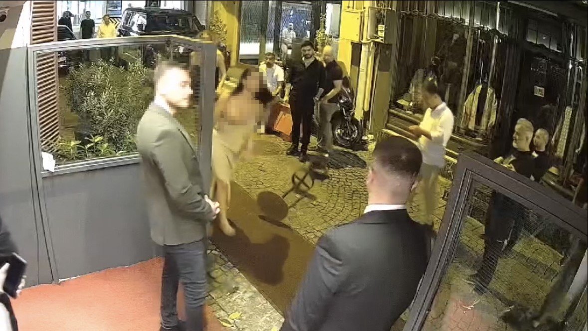 Beşiktaş’ta gece kulübünde kadınların taşkınlığı kamerada: Ortalığı birbirine kattılar