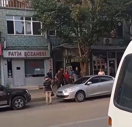 Boks maçını aratmadı... Tekme ve yumruklar havada böyle uçuştu