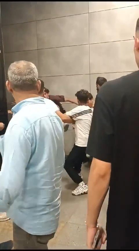 Boks maçını aratmadı... Tekme ve yumruklar havada böyle uçuştu