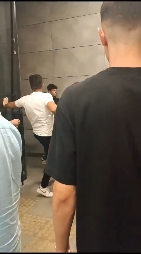 Boks maçını aratmadı... Tekme ve yumruklar havada böyle uçuştu