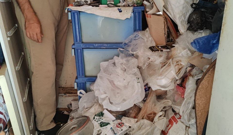 Evden kamyon dolusu çöp çıktı