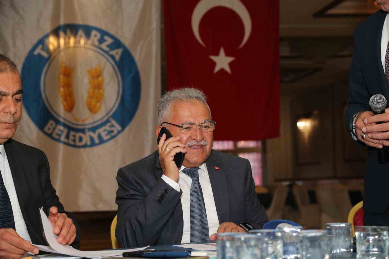 Bakan Özhaseki’den Büyükkılıç’a: "Hizmetlerini maşallah konuşturuyor"