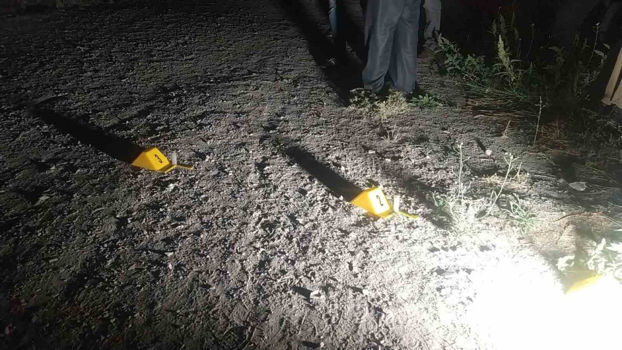 Park halindeki biçerdöver kurşunlandı