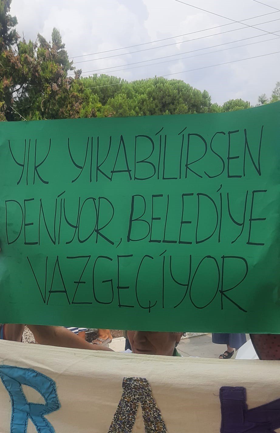 Halk Datça belediyesini bastı