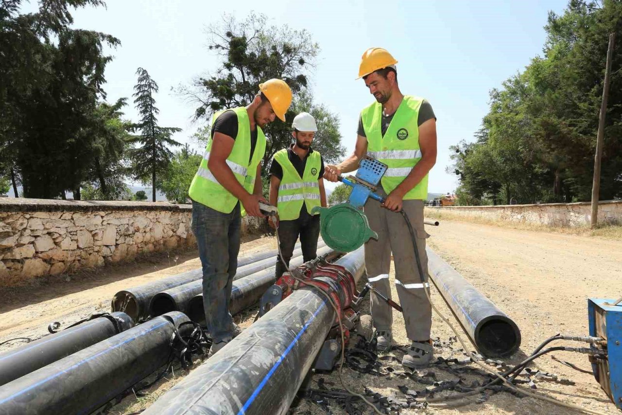 Nikfer’in içme suyu hatları baştan aşağı değişiyor