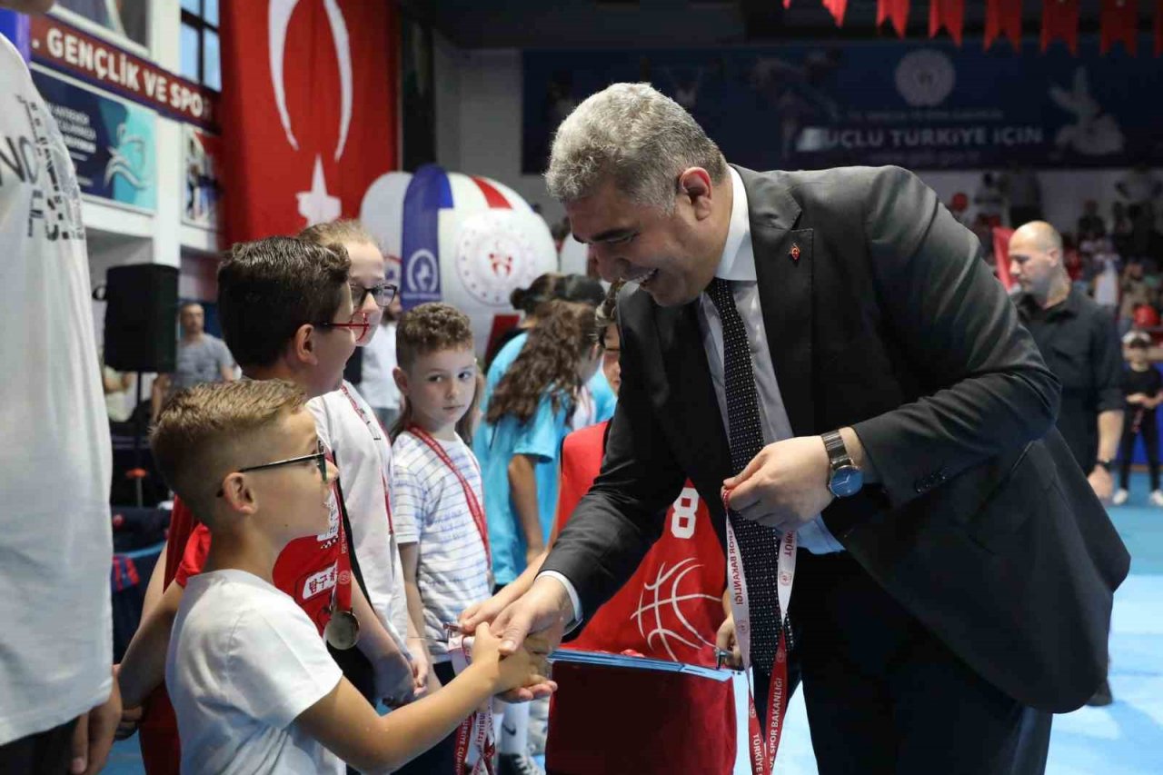 10 bin çocuk yaz boyu spor yaptı