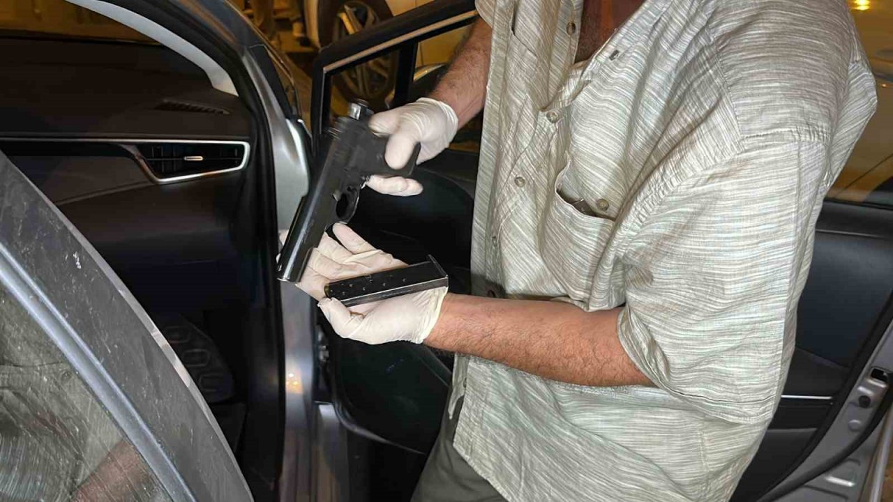 Paspasın altından ruhsatsız silah çıktı