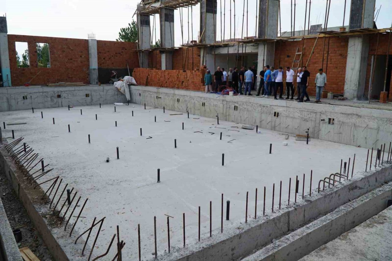 Düzce yüzme havuzu inşaatı hızla ilerliyor