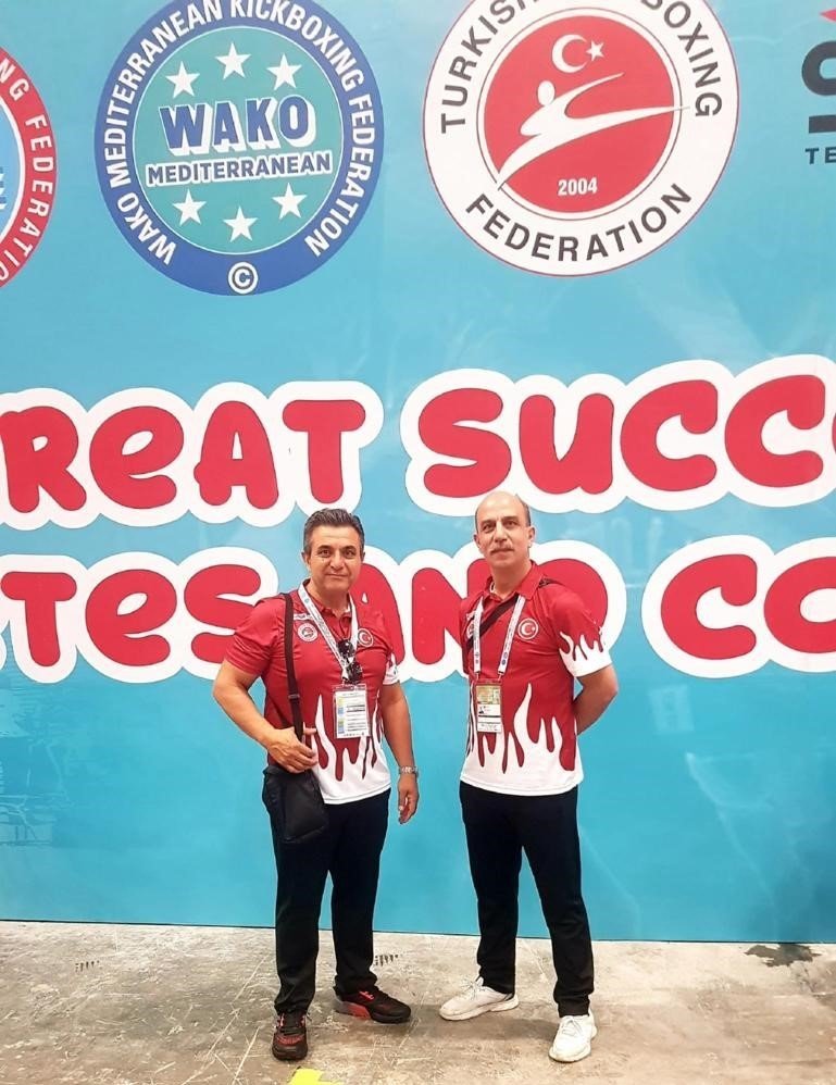 Kick boksta Elazığlı sporculardan 3 madalya