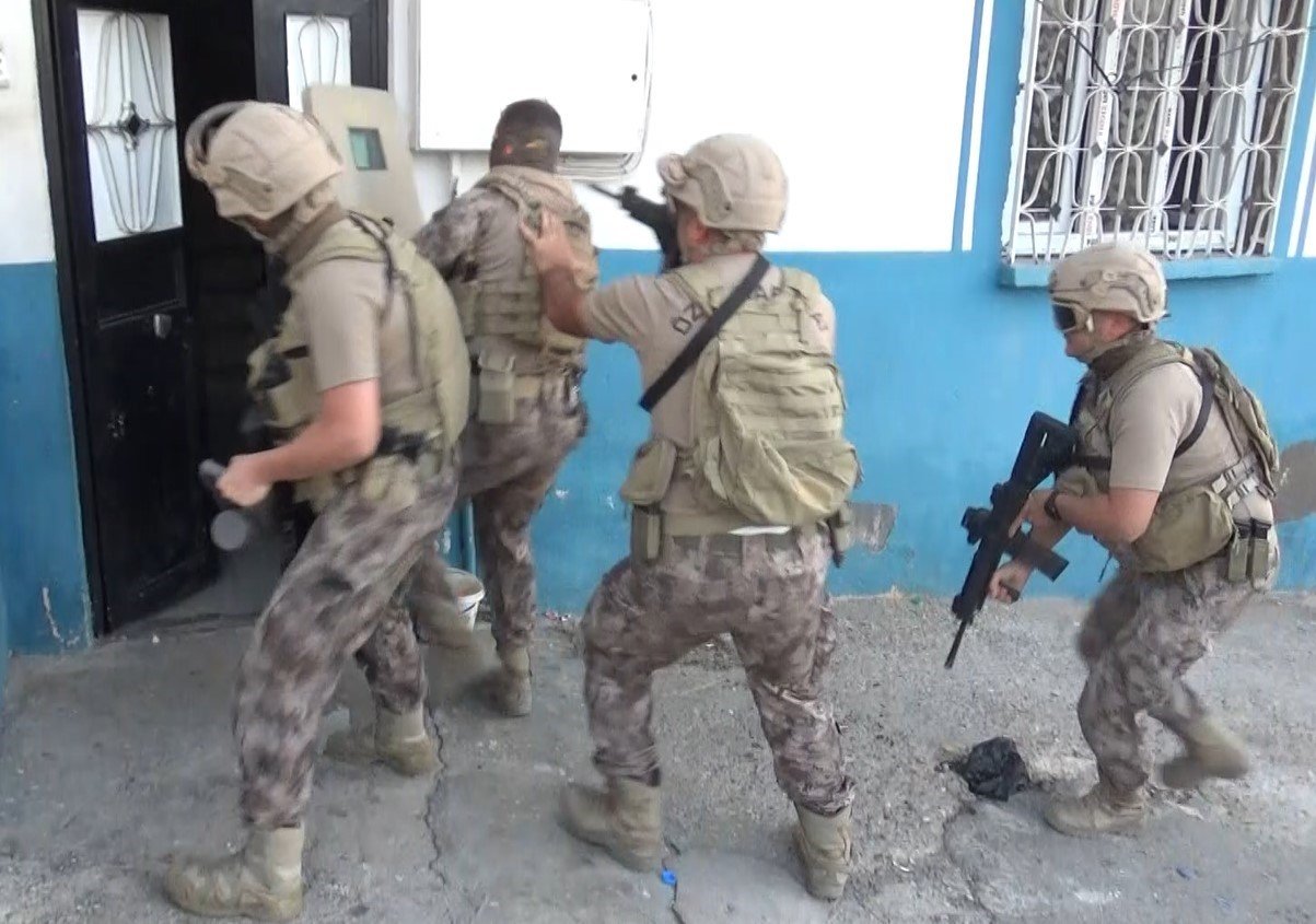 Gaziantep’te uyuşturucu tacirlerine şafak operasyonu